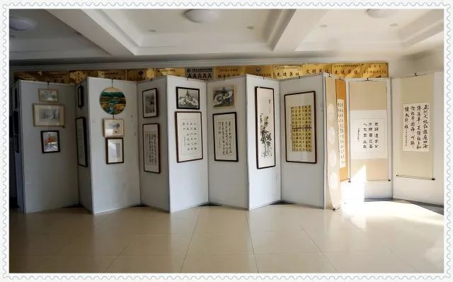 龙川学校举办第五届校园文化艺术节书画展